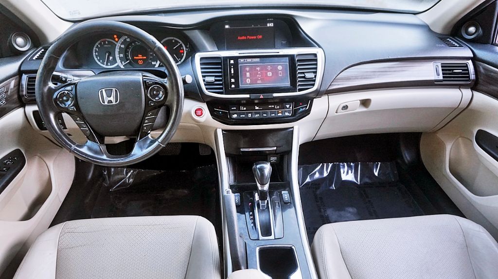 2017 Honda Accord Touring - Photo 14