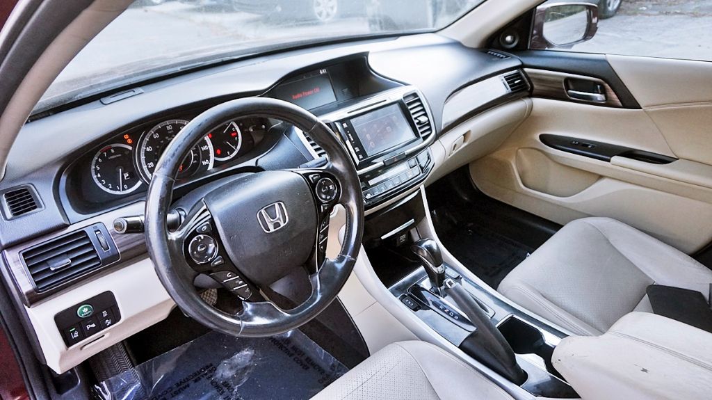 2017 Honda Accord Touring - Photo 13