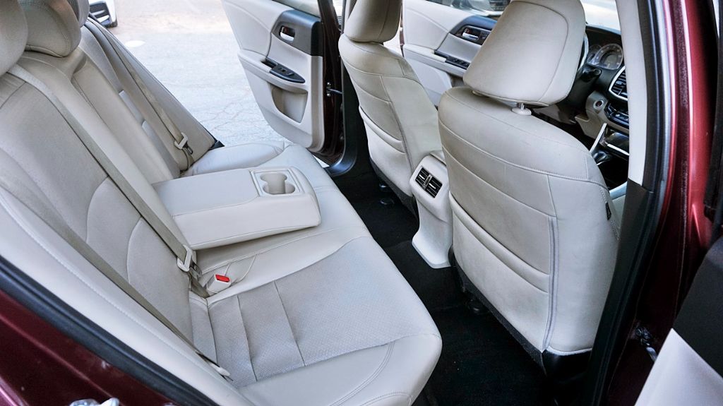2017 Honda Accord Touring - Photo 19