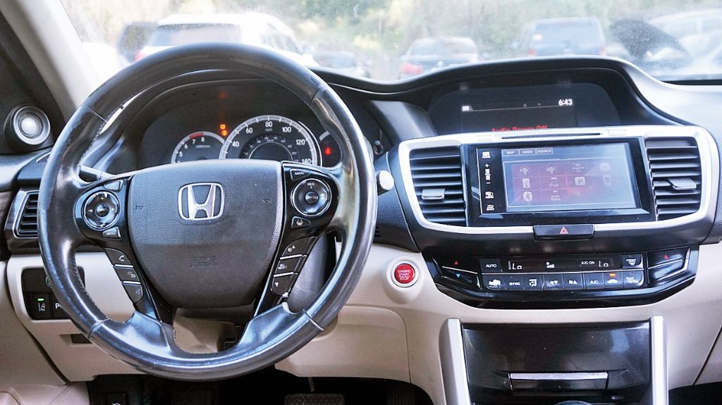 2017 Honda Accord Touring - Photo 16