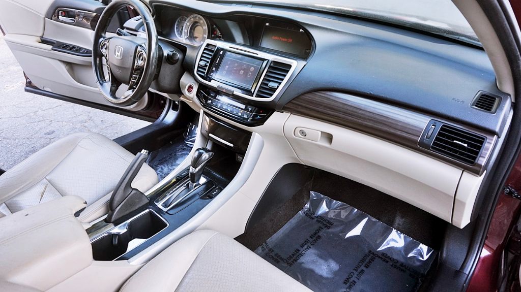 2017 Honda Accord Touring - Photo 15