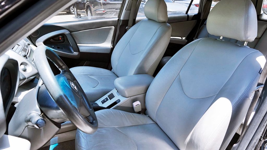 2006 Toyota RAV4 Base - Photo 16