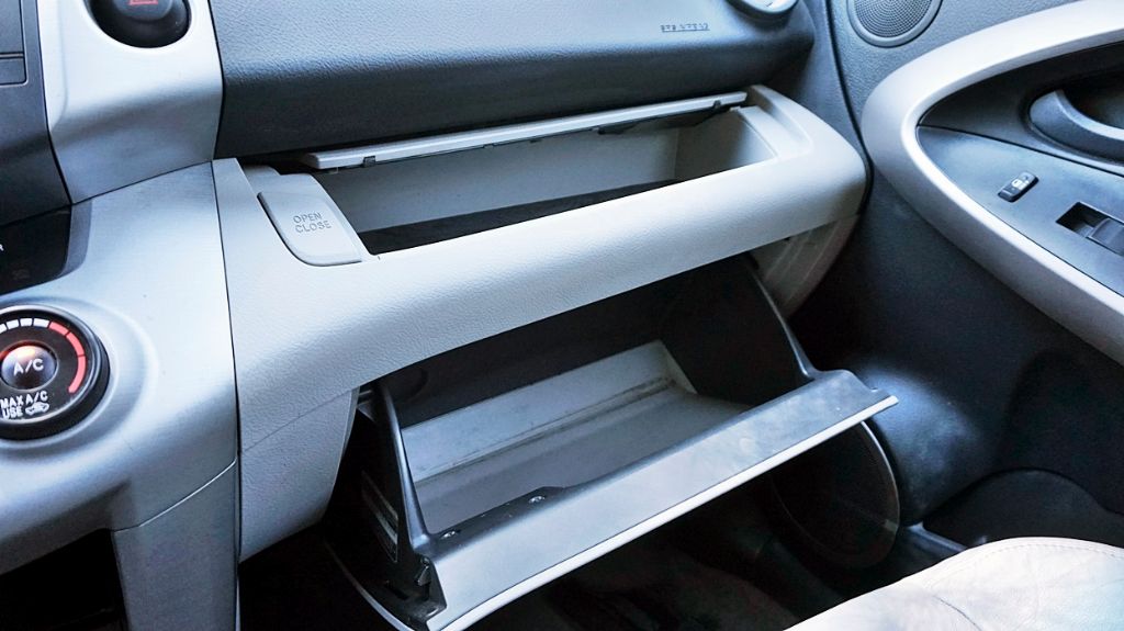 2006 Toyota RAV4 Base - Photo 26